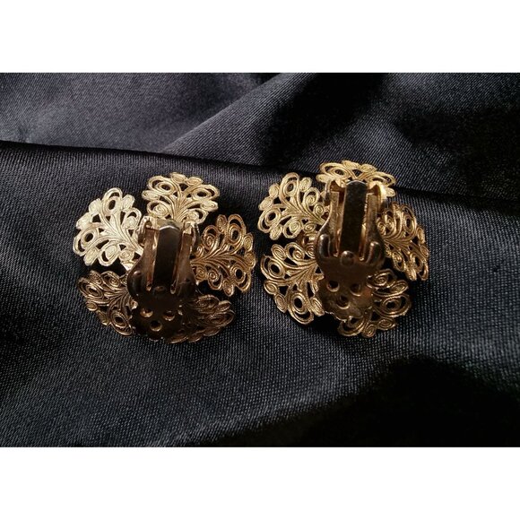 Rare Find Vintage Gold Filigree Clip-On Earrings With Green & Blue Rhinestones - Picture 4 of 4